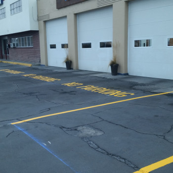 No parking yellow pavement markings